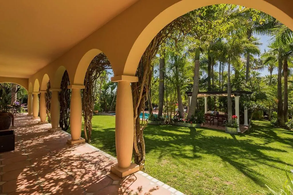 Villa Grand Mansion With Tropical Park Marbella